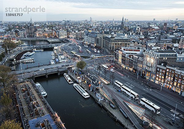 Ausblick auf Altstadt von Amsterdam  Holland  Niederlande  Europa