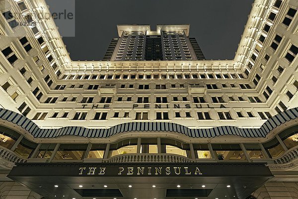 The Peninsula  fünf Sterne Luxushotel bei Nacht  Tsim Sha Tsui  Kowloon  Hongkong  Asien