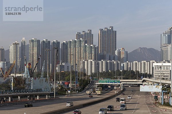 West Kowloon Expressway und Hochhäuser von Tai Kok Tsui  West Kowloon  Hongkong  China  Asien