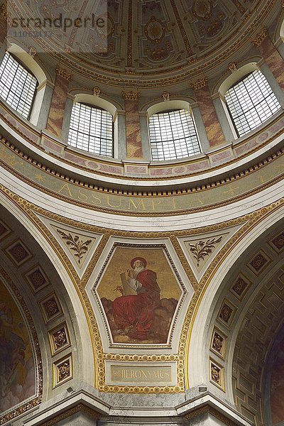 Verzierte Kuppel  Sankt-Adalbert-Kathedrale oder Dom von Esztergom  Ungarn  Europa