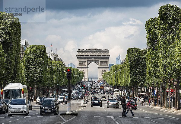 Arc de Triomphe  Triumphbogen mit Avenue des Champs?Élysées  Paris  Frankreich  Europa