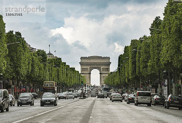 Arc de Triomphe  Triumphbogen mit Avenue des Champs?Élysées  Paris  Frankreich  Europa