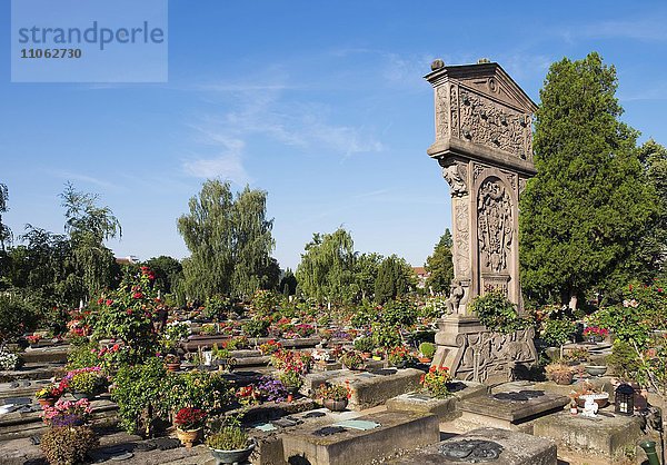 Alte Gräber auf dem St. Johannisfriedhof  Stadtteil St. Johannis  Nürnberg  Mittelfranken  Franken  Bayern  Deutschland  Europa