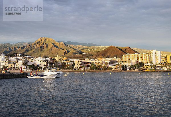 Hafen  Los Cristianos  Teneriffa  Kanarische Inseln  Spanien  Europa