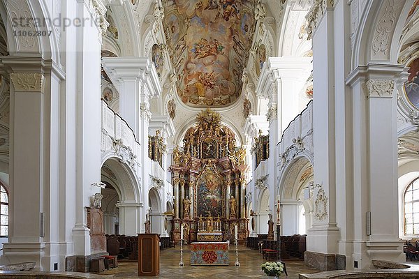 Chorraum mit Hochaltar  Abteikirche St. Mauritius  Kloster Niederalteich  Niederbayern  Bayern  Deutschland  Europa
