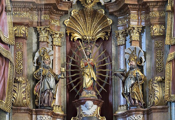 Altar mit Gnadenbild der Schmerzhaften Muttergottes in Frauenbergkirche  Munderkingen  Oberschwaben  Schwaben  Baden-Württemberg  Deutschland  Europa