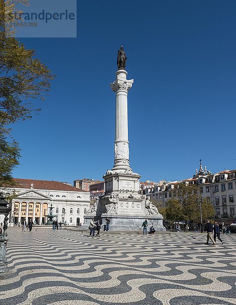 Denkmal Dom Pedro IV.  Nationaltheater am Rossio Platz  Lissabon  Portugal  Europa