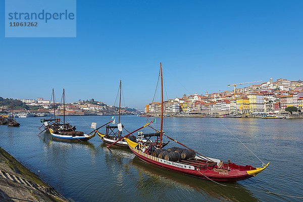 Rabelo Boote  Portweinboote auf dem Rio Douro  Fluss Douro  Porto  Portugal  Europa