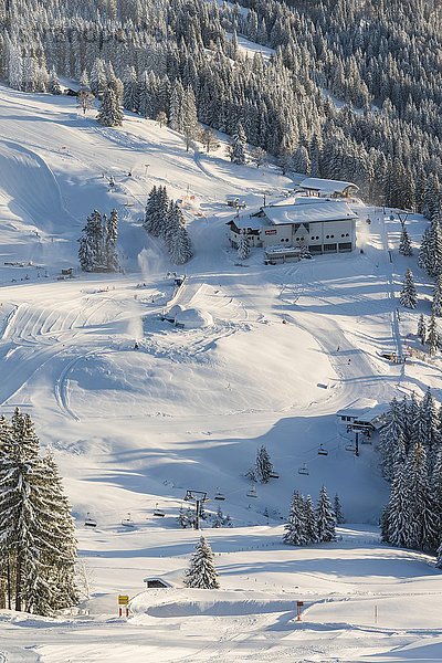 Skigebiet und Piste  Brixen im Thale  Tirol  Österreich  Europa