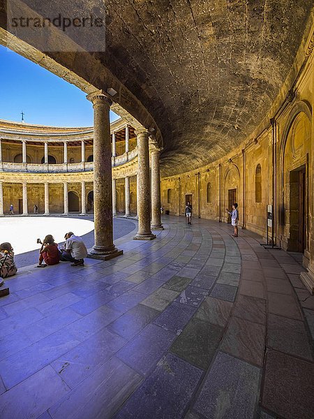 Innenhof Palast Karls V.  Palacio de Carlos  Granada  Alhambra  Andalusien  Spanien  Europa