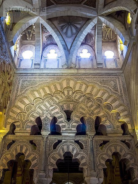 Eingebaute Kathedrale der Mezquita  Mezquita-Catedral de Córdoba oder Kathedrale der Empfängnis unserer Lieben Frau  Innenansicht  Córdoba  Provinz Cordoba  Andalusien  Spanien  Europa