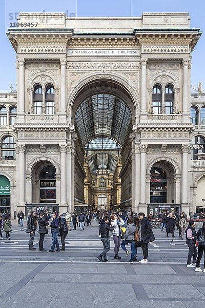 Triumphbogen am Eingang zur Galleria Vittorio Emanuele II  Domplatz  Piazza del Duomo  Mailand  Italien  Europa