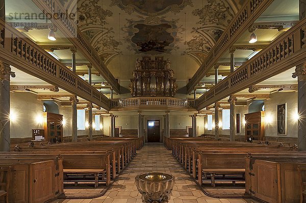 Innenraum mit Orgelempore mit Barockorgel  Neustädter Kirche  erbaut 1722-1737  Erlangen  Mittelfranken  Bayern  Deutschland  Europa