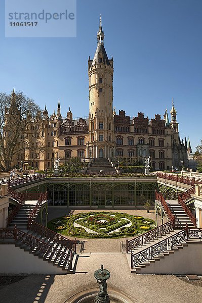 Schweriner Schloss und Orangerie mit Schlossgarten  Schwerin  Mecklenburg-Vorpommern  Deutschland  Europa