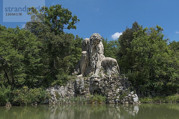 Skulptur des Apennin aus Fels  Lava und Mauerstein von Giambologna  auch Giovanni da Bologna  Villa Medici von Pratolino  Park Demidoff  Pratolino  Gemeinde Vaglia  Toskana  Italien  Europa
