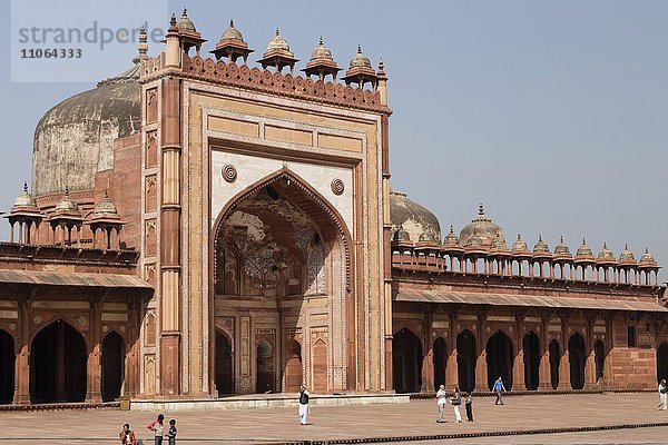 Buland Darwaza  Eingangstor zur Stadt Fatehpur Sikri  bei Agra  Rajasthan  Indien  Asien