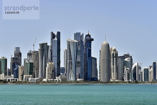 Wolkenkratzer Skyline  Doha  Katar  Asien