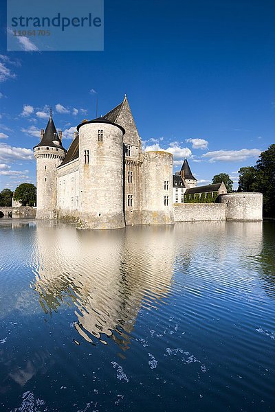 Wasserschloss  Schloss Sully  Sully-sur-Loire  Département Loiret  Region Centre  Frankreich  Europa
