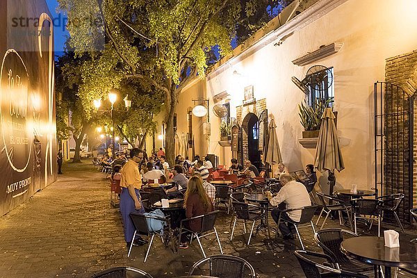 Straßencafe SegaZona in der Altstatdt Zona Colonial bei Nacht  Santo Domingo  Dominikanische Republik  Nordamerika