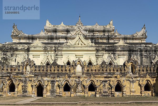 Kloster Maha Aungmye Bonzan  auch Mahar Aung Mye Bon San  Inwa bei Mandalay  Myanmar  Asien