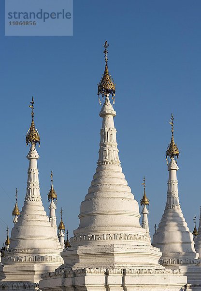 Stupas der Sandamuni oder Sanda Muni Pagode  Paya  Mandalay  Myanmar  Asien