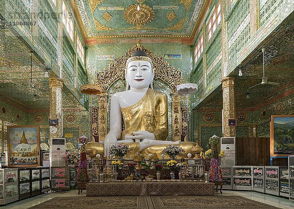 Buddha-Statue in der Soon U Ponya Shin-Pagode  Sagaing Hill bei Mandalay  Myanmar  Asien