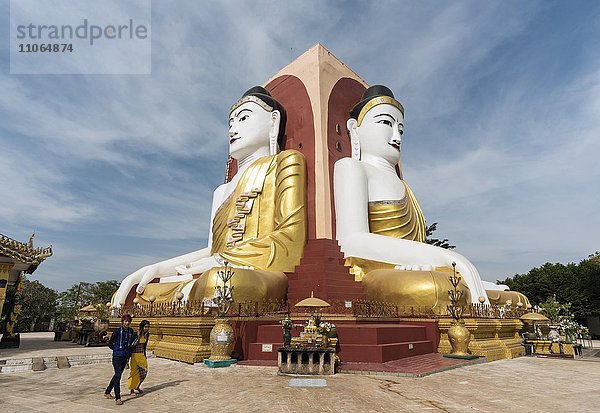 Four Seated Buddha-Schrein  Kyaikpun Pagode in Bago  Myanmar  Asien