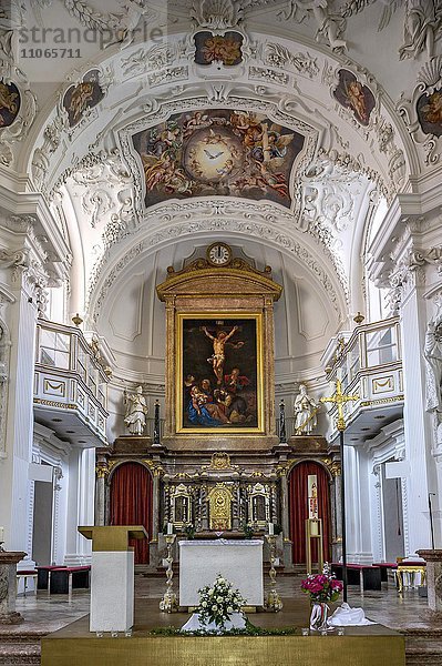 Altarraum  Chor mit barocker Ausstattung von Hans Georg Asam  Basilika St. Quirin  ehemalige Benediktinerabtei Kloster Tegernsee  Stadt Tegernsee  Oberbayern  Bayern  Deutschland  Europa