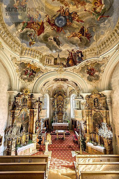 Pfarrkirche St. Margareth  barocker Innenraum und Rokoko-Heiligenhimmel  Bayrischzell  Oberbayern  Bayern  Deutschland  Europa