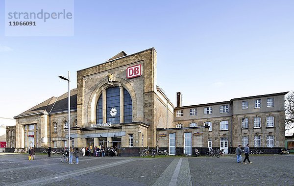 Hauptbahnhof  Mönchengladbach  Nordrhein-Westfalen  Deutschland  Europa