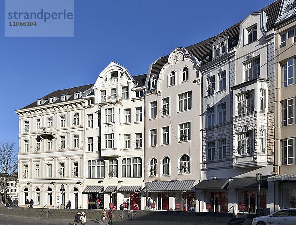 Bürgerhäuser aus der Gründerzeit am Münsterplatz  Bonn  Rheinland  Nordrhein-Westfalen  Deutschland  Europa