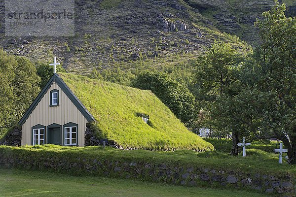 Hofskirkja  Grassoden bedeckte Kirche  Hof in Öræfi  Norðausturvegur  Südisland  Island  Europa