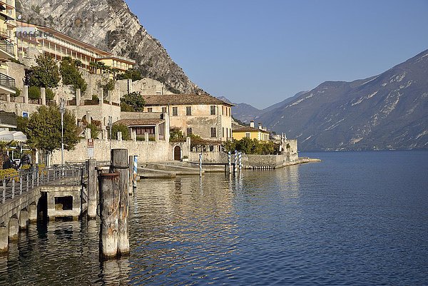 Seepromenade von Limone sul Garda  Gardasee  Provinz Brescia  Lombardei  Italien  Europa