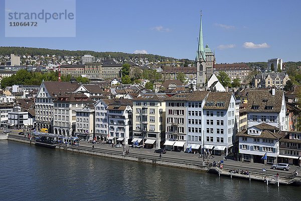 Altstadt von Zürich mit Fluss Limmat  Ausblick vom Lindenhof  Zürich  Schweiz  Europa