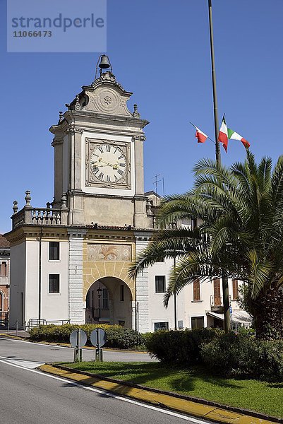 Stadttor Porta dell'orologio  Salò  Gardasee  Provinz Brescia  Lombardei  Italien  Europa