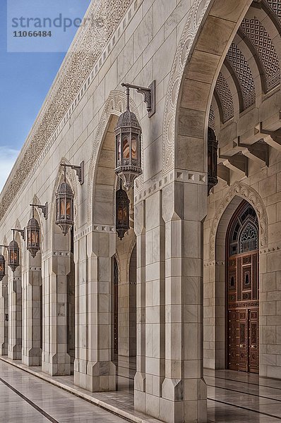 Säulengang  Sultan-Qabus-Moschee  Salala  Oman  Asien