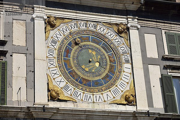 Historische astronomische Uhr aus dem 16 Jh.  Piazza della Loggia  Brescia  Lombardei  Italien  Europa