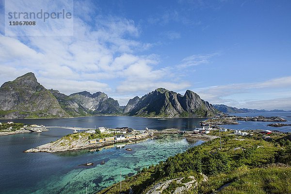 Aussicht vom Olenilsoya auf Reinefjord  Moskenesøya  Lofoten  Norwegen  Europa