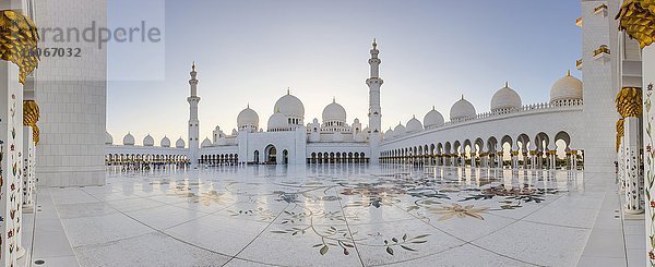 Innenhof der Sheikh-Zayed-Moschee  Scheich-Zayid-Moschee  Abu Dhabi  Emirat Abu Dhabi  Vereinigte Arabische Emirate  Asien