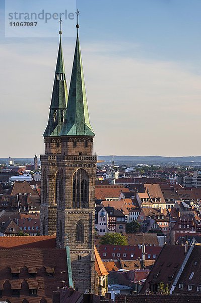 Das mittelalterliche Stadtzentrum mit der Kirche St. Sebald  auch Sebalduskirche  Nürnberg  Franken  Bayern  Deutschland  Europa