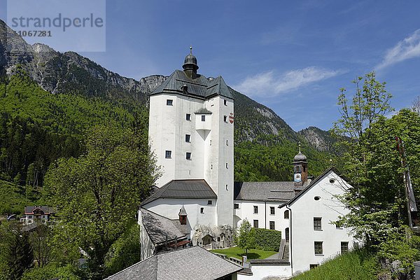 Mariastein mit Wallfahrtskirche und Bergfried  bei Kufstein  Inntal  Tirol  Österreich  Europa
