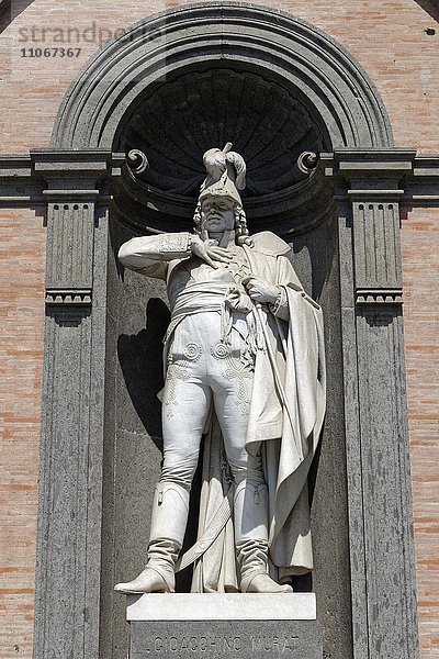 Joachim Murat  Joachim I.  König von Neapel  Statue in der Fassade des Palazzo Reale  Piazza del Plebiscito  Neapel  Kampanien  Italien  Europa
