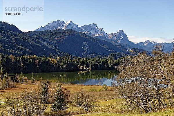 Geroldsee  auch Wagenbrüchsee vor dem Wettersteingebirge mit Zugspitze  Werdenfelser Land  Oberbayern  Bayern  Deutschland  Europa