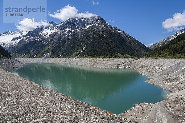 Schlegeisstausee  Speicher Schlegeis  hinten Zillertaler Alpen  links Gletscher Schlegeiskees mit Hochfeiler  Mitte Zamser Egg  rechts Pfitscherjoch  Zillertal  Tirol  Österreich  Europa