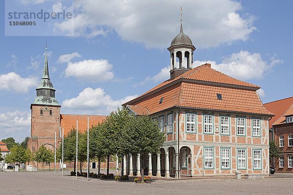 Marienkirche und Rathaus  Boizenburg-Elbe  Mecklenburg-Vorpommern  Deutschland  Europa