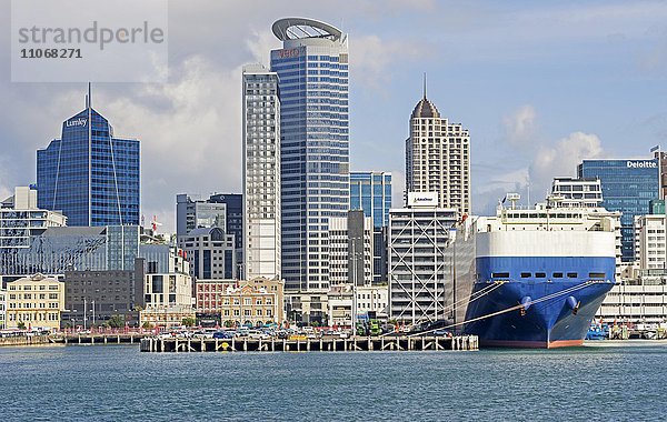 Fährhafen und Skyline von Auckland  Auckland  Nordinsel  Neuseeland  Ozeanien