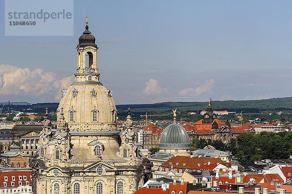 Frauenkirche  Kunstakademie  Regierungspräsidium  Altstadt vom Turm der Kreuzkirche aus gesehen  Dresden  Sachsen  Deutschland  Europa