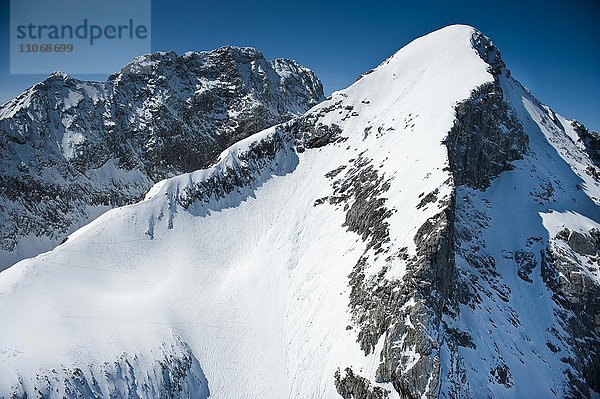 Verschneiter Gipfel der Alpspitze  Wettersteingebirge  Garmisch-Partenkirchen  Oberbayern  Bayern  Deutschland  Europa