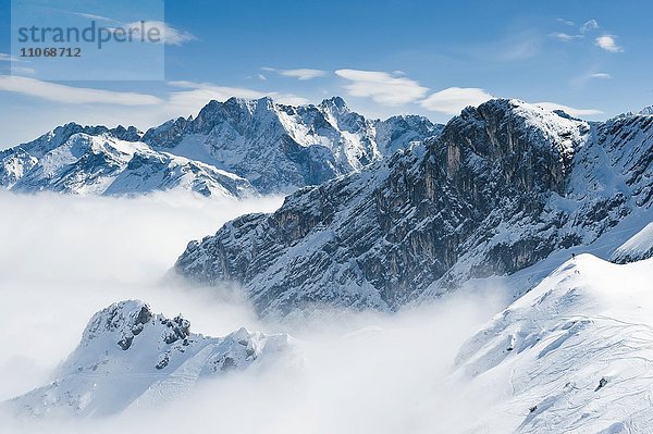 Alpspitze  Wettersteinwand und Osterfelder  Wettersteingebirge  Garmisch-Partenkirchen  Oberbayern  Bayern  Deutschland  Europa