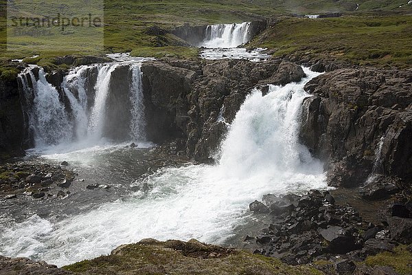 Wasserfall  Fluss Fjardara  Landschaft zwischen Seydisfjördur und Egilsstadir  Austurland  Island  Europa